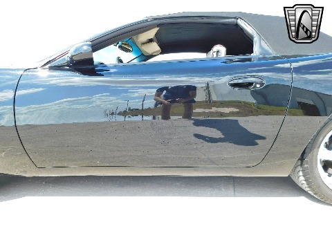 2004 Avanti Convertible image 31