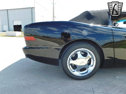 2004 Avanti Convertible image 41