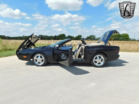 2004 Avanti Convertible image 69