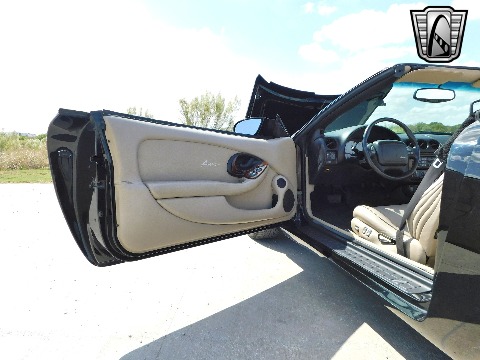 2004 Avanti Convertible image 95