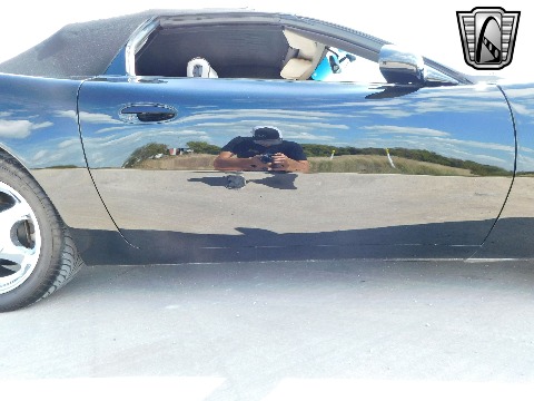 2004 Avanti Convertible image 45