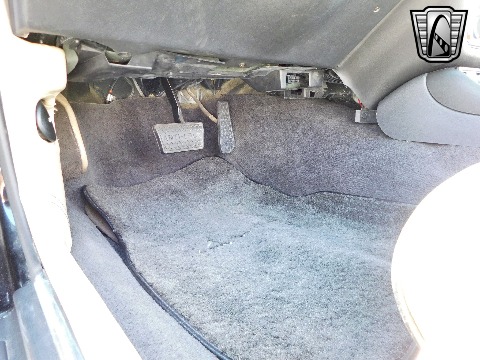 2004 Avanti Convertible image 100