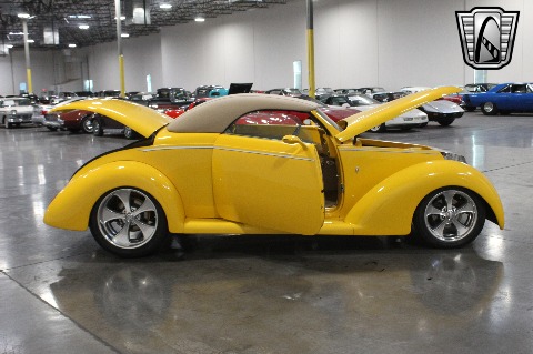1937 Ford Roadster image 39
