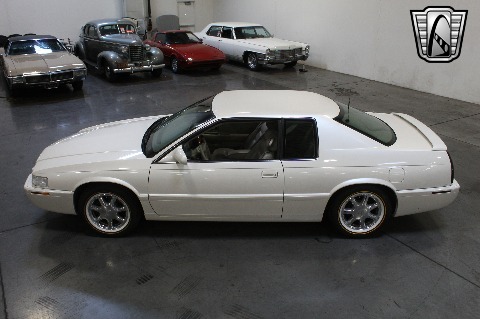 2002 Cadillac Eldorado image 9
