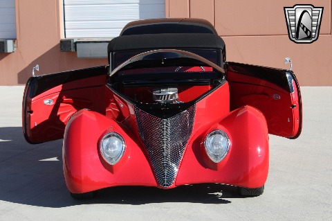 1937 Ford Custom image 30