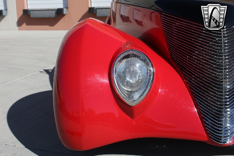 1937 Ford Custom image 81