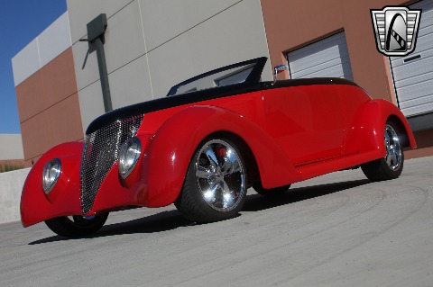 1937 Ford Custom image 58