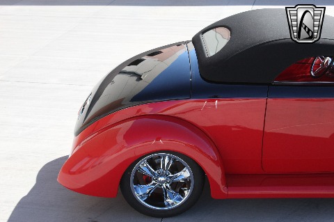 1937 Ford Custom image 39