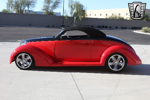 1937 Ford Custom image 16