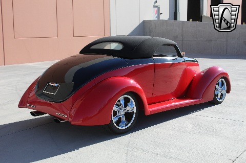 1937 Ford Custom image 19
