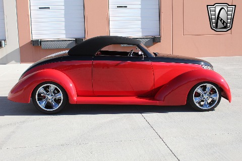 1937 Ford Custom image 20