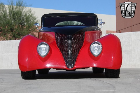 1937 Ford Custom image 22