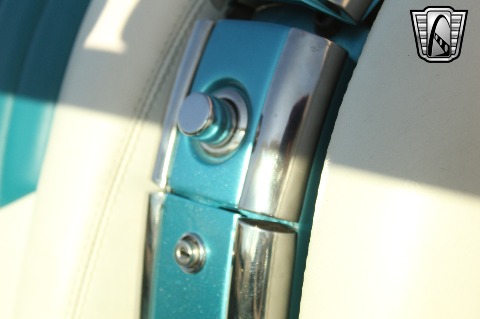 1961 Chevrolet Corvette image 135