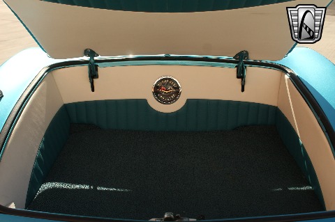 1961 Chevrolet Corvette image 136