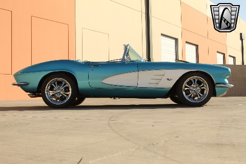 1961 Chevrolet Corvette image 33