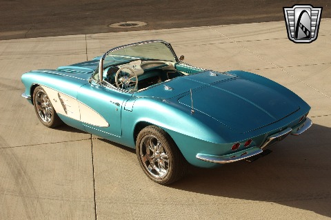 1961 Chevrolet Corvette image 11
