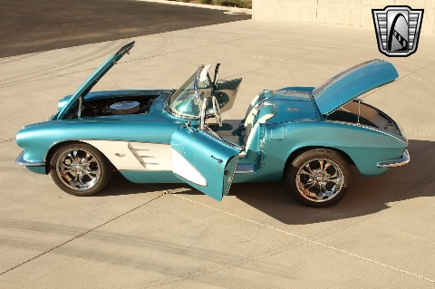 1961 Chevrolet Corvette image 38