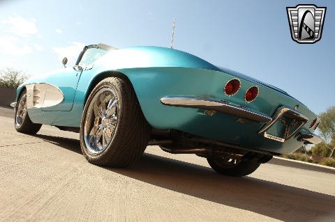 1961 Chevrolet Corvette image 90