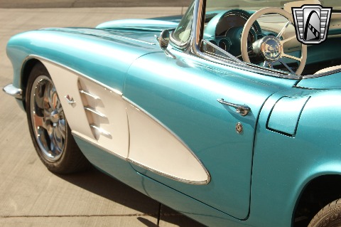 1961 Chevrolet Corvette image 91