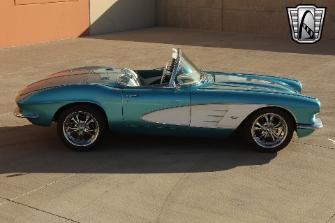 1961 Chevrolet Corvette image 16