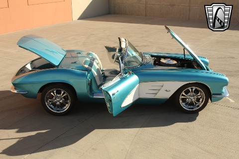 1961 Chevrolet Corvette image 42