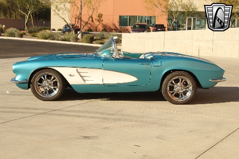 1961 Chevrolet Corvette image 20