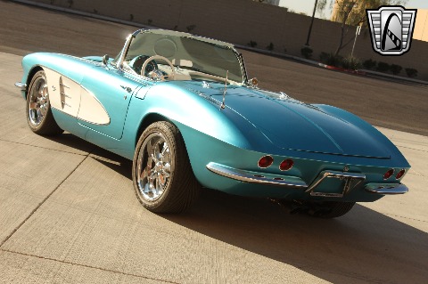 1961 Chevrolet Corvette image 21