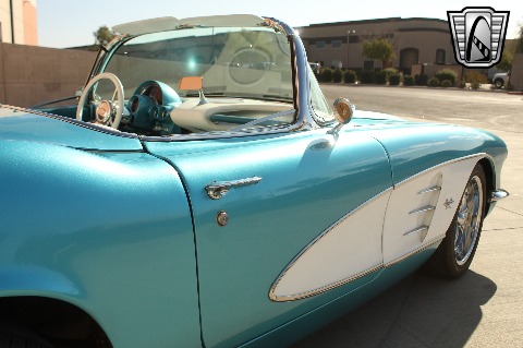 1961 Chevrolet Corvette image 101