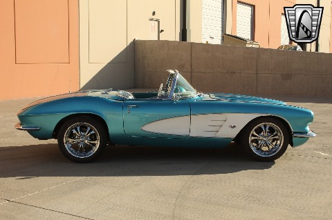 1961 Chevrolet Corvette image 24