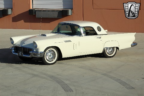 1957 Ford Thunderbird image 3