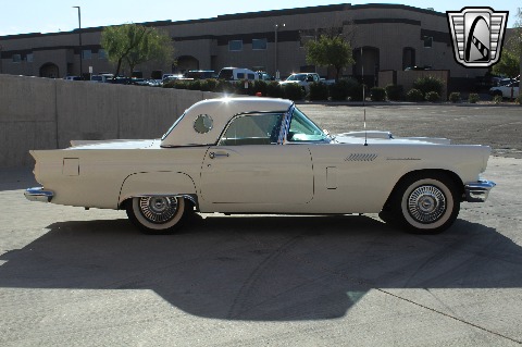 1957 Ford Thunderbird image 25