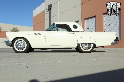 1957 Ford Thunderbird image 29