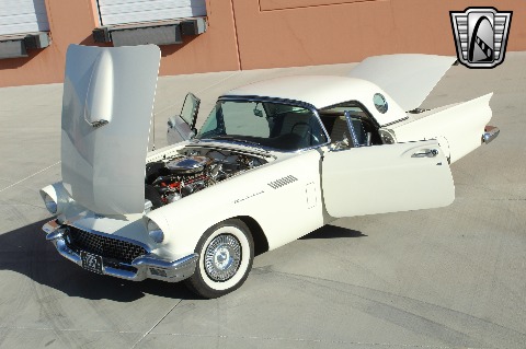 1957 Ford Thunderbird image 36