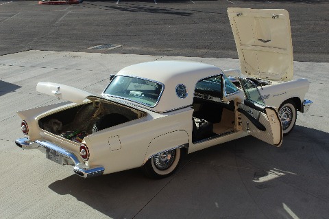 1957 Ford Thunderbird image 40