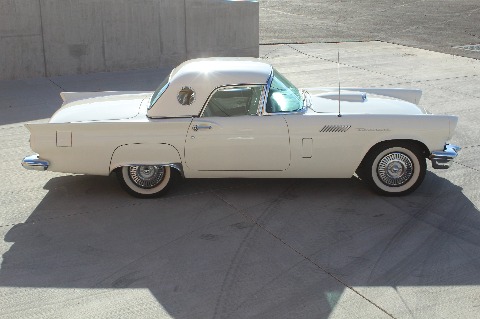 1957 Ford Thunderbird image 17