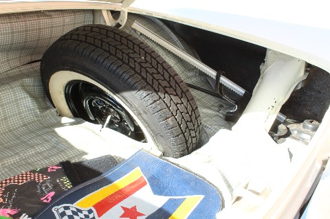 1957 Ford Thunderbird image 118