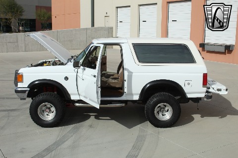 1987 Ford Bronco image 35