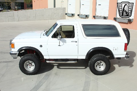 1987 Ford Bronco image 11