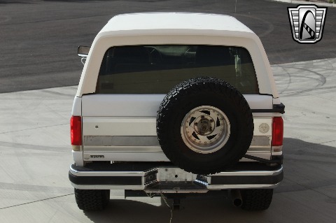 1987 Ford Bronco image 13