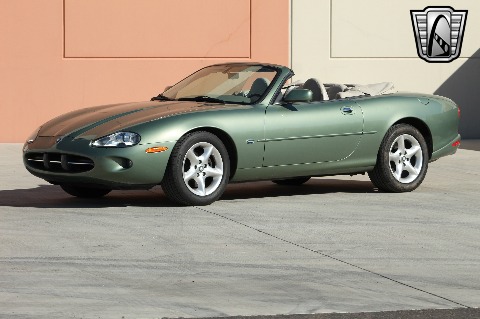 2000 Jaguar XK8 image 3