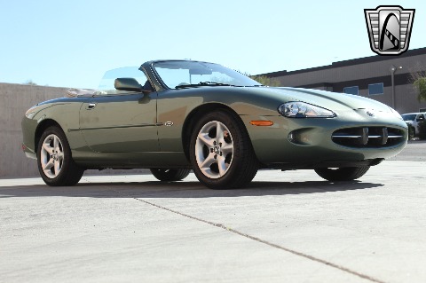 2000 Jaguar XK8 image 29
