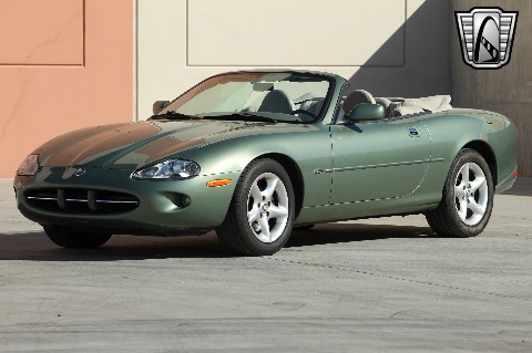 2000 Jaguar XK8 image 4