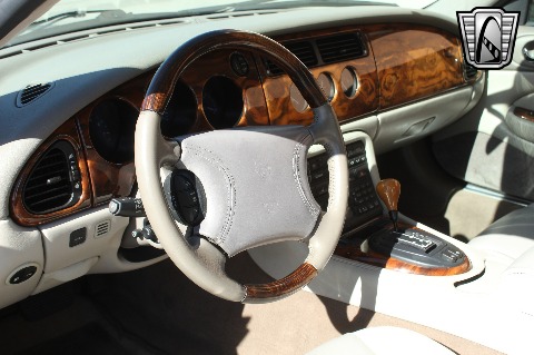 2000 Jaguar XK8 image 83