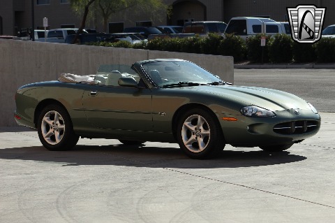 2000 Jaguar XK8 image 6