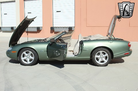 2000 Jaguar XK8 image 32