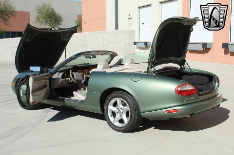 2000 Jaguar XK8 image 33