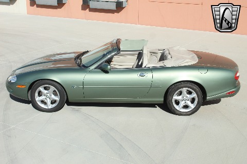 2000 Jaguar XK8 image 9