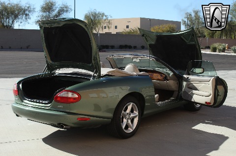 2000 Jaguar XK8 image 35