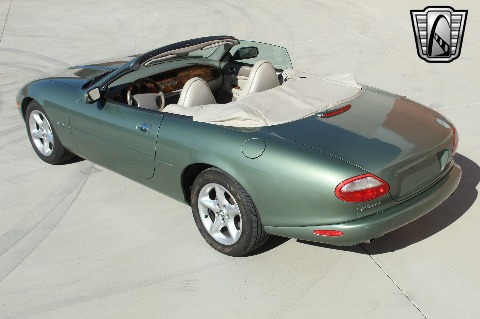 2000 Jaguar XK8 image 10