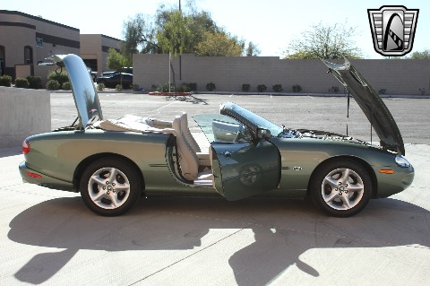 2000 Jaguar XK8 image 36